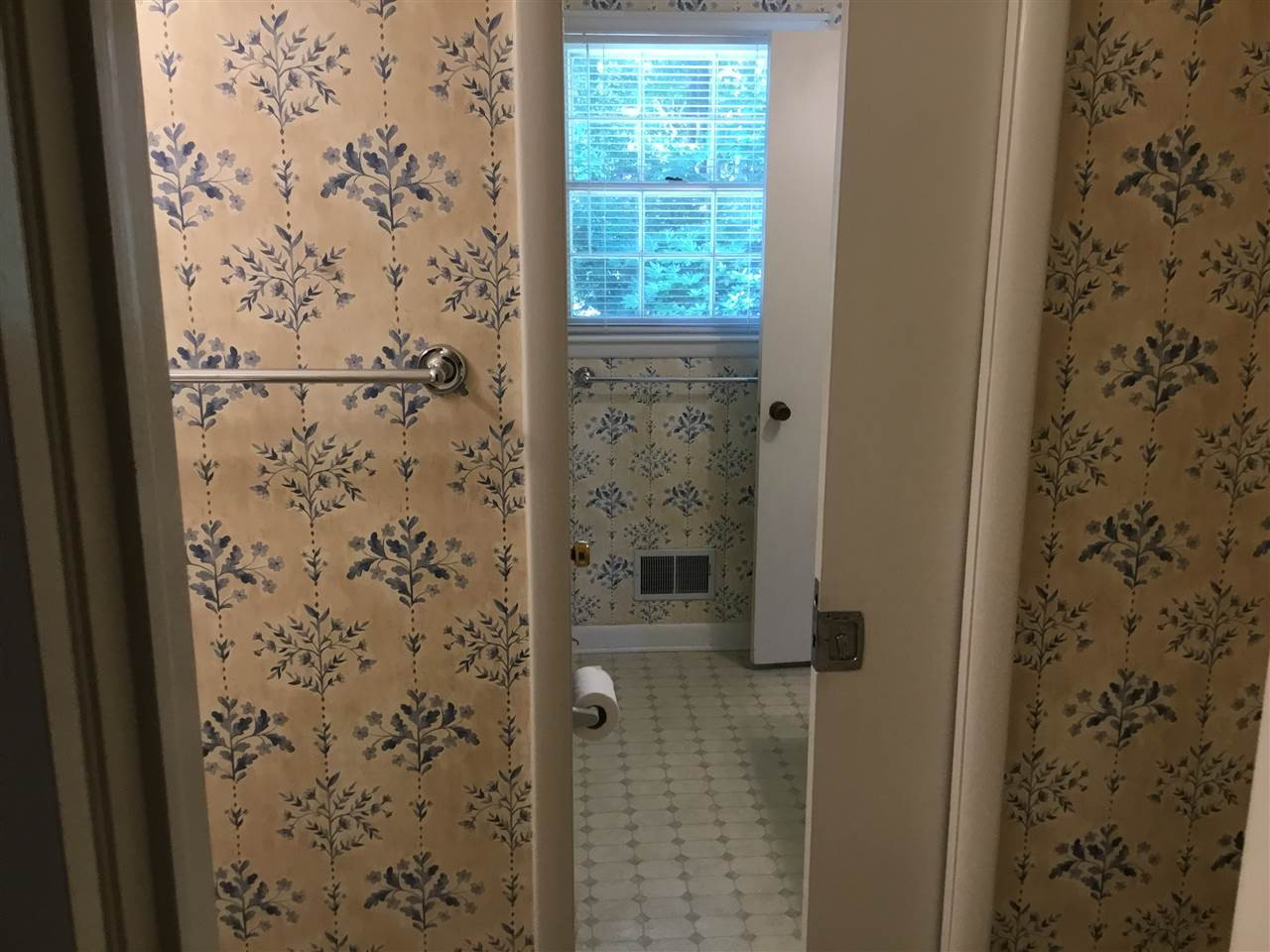 519 West Cornwall Road Cary, NC 27511 - Photo 17 of 29 Hollywood style bath with a full bath and half bath separated by a pocket door Full Bath