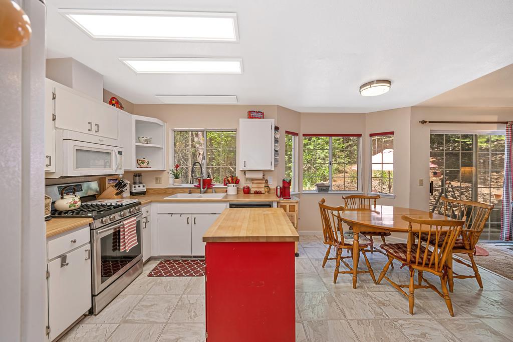 2585 Crystal Springs Road Camino, CA 95709 - Photo 4 of 89