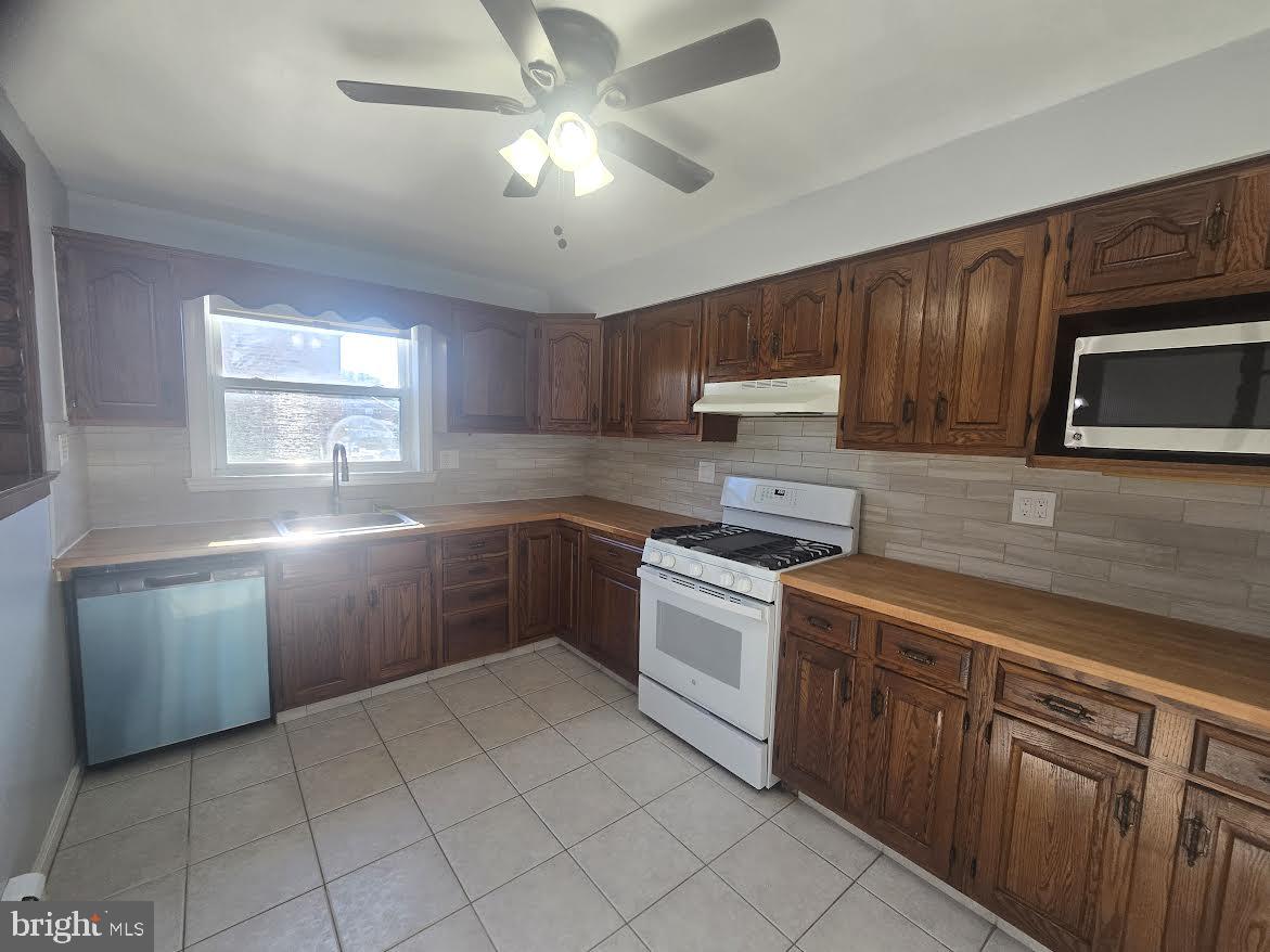 3800 Nedla Road Philadelphia, PA 19154 - Photo 15 of 31 a kitchen with granite countertop cabinets stainless steel appliances a sink and a window