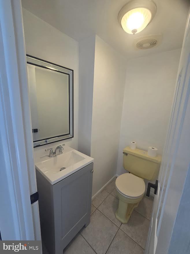 3800 Nedla Road Philadelphia, PA 19154 - Photo 17 of 31 a bathroom with a toilet sink and mirror