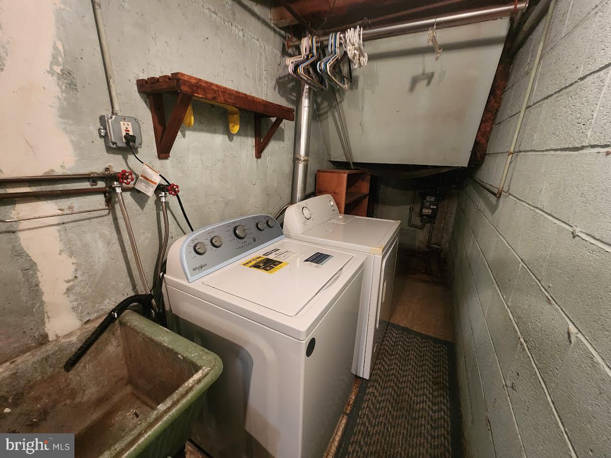 3800 Nedla Road Philadelphia, PA 19154 - Photo 31 of 31 a utility room with dryer and washer