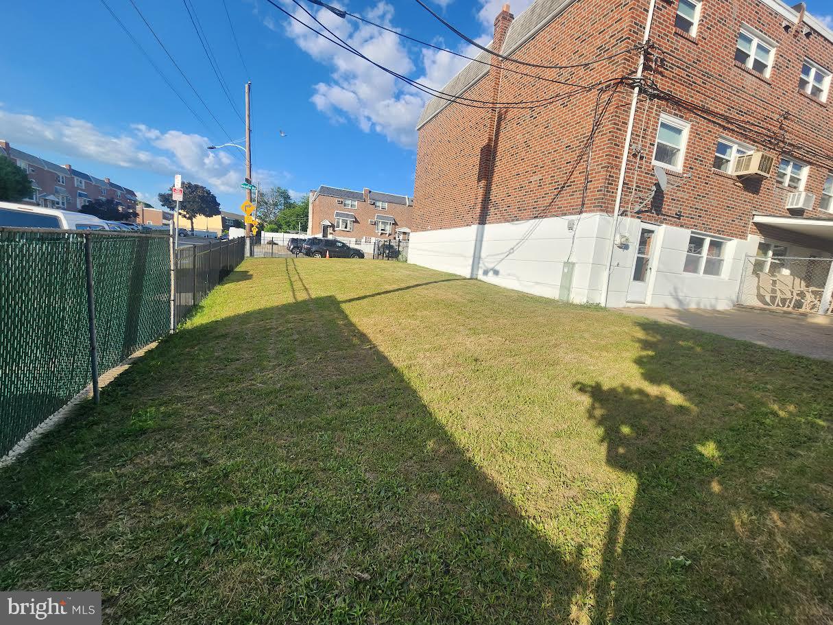 3800 Nedla Road Philadelphia, PA 19154 - Photo 5 of 31 a view of a backyard of the house