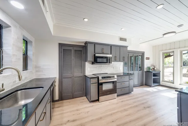 $590,000 | 3295 Lockhill Selma Road, San Antonio, TX 78230