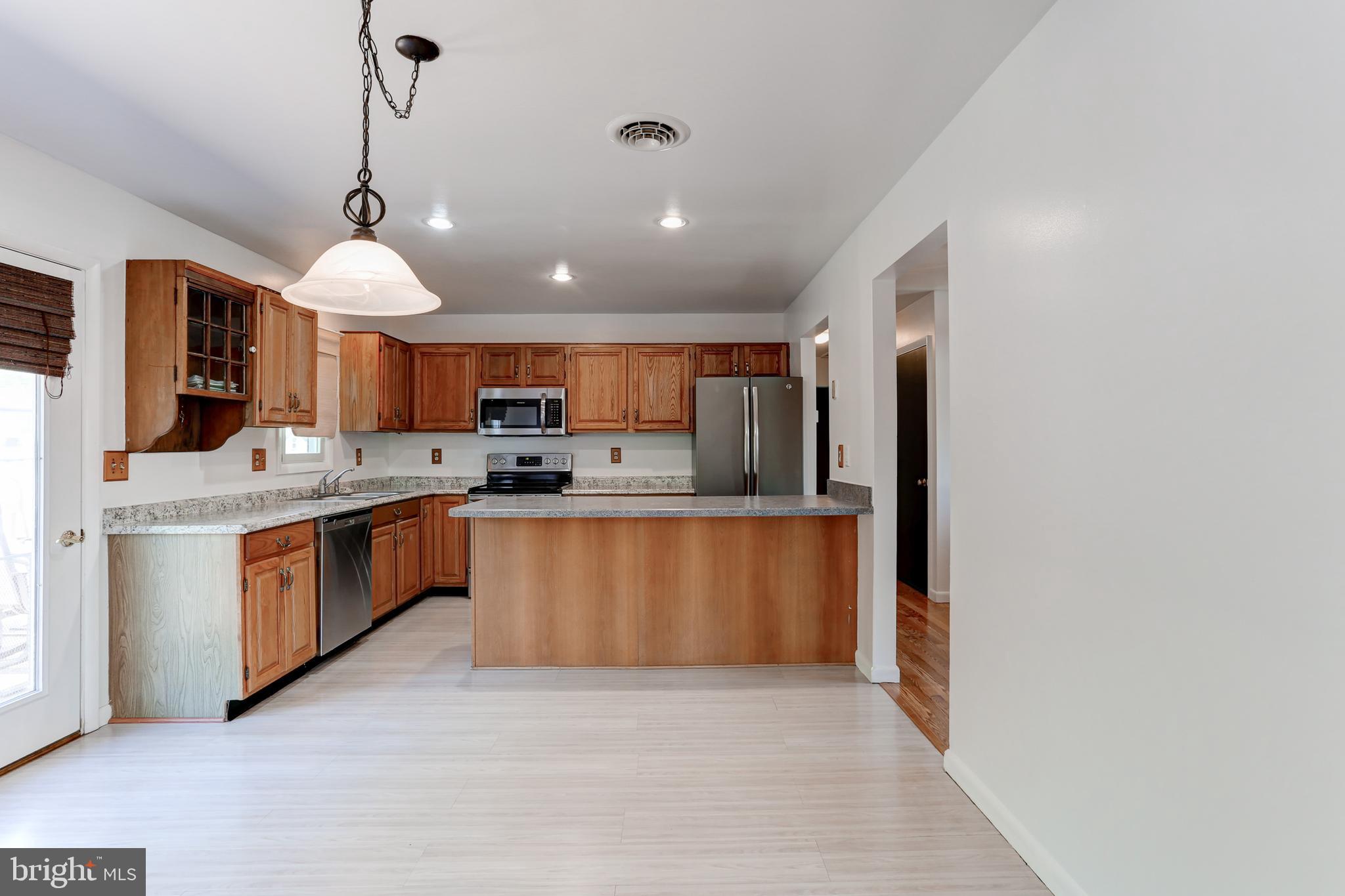 447 West Ridge Road Elizabethtown, PA 17022 - Photo 9 of 28 a large kitchen with a refrigerator a sink dishwasher a stove and a microwave oven