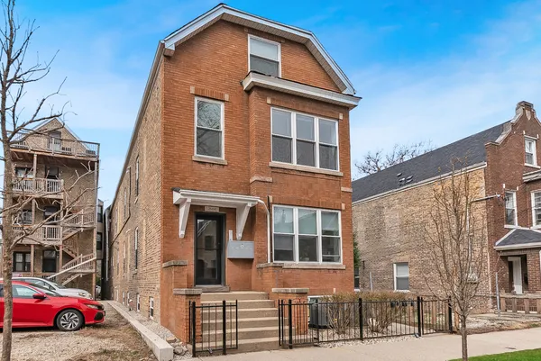 $2,435 | 2144 West Shakespeare Avenue, Unit 1F, Chicago, IL 60647