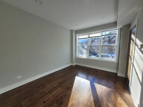 $2,435 | 2144 West Shakespeare Avenue, Unit 1F, Chicago, IL 60647