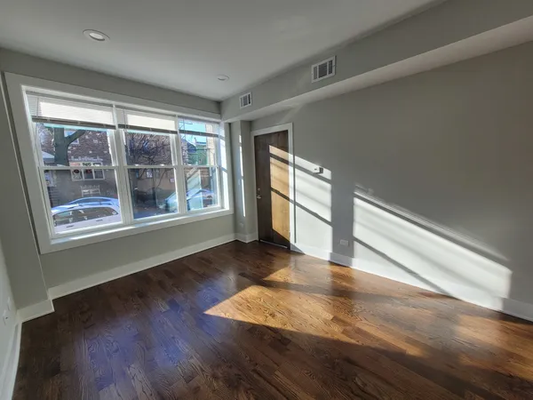 $2,435 | 2144 West Shakespeare Avenue, Unit 1F, Chicago, IL 60647