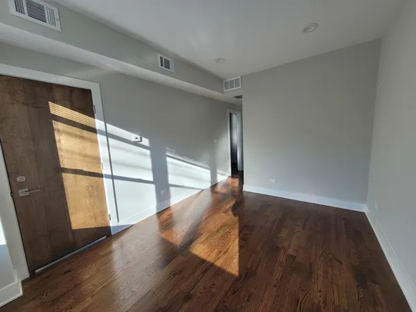 $2,435 | 2144 West Shakespeare Avenue, Unit 1F, Chicago, IL 60647