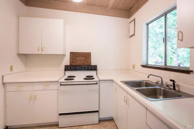 $650,000 | 43853 Tibbens Lane, Mendocino, CA 95460