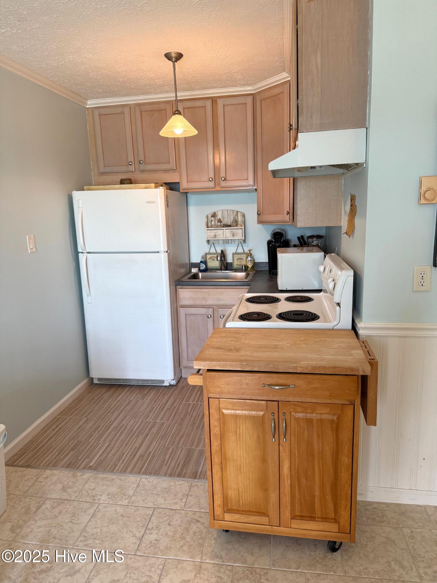 2210 New River Inlet Road, Unit 357 North Topsail Beach, NC 28460 - Photo 12 of 25 Kitchen4