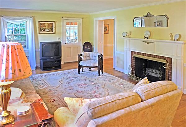 91 Lawson Road Winchester, MA 01890 - Photo 3 of 18