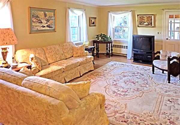 91 Lawson Road Winchester, MA 01890 - Photo 4 of 18