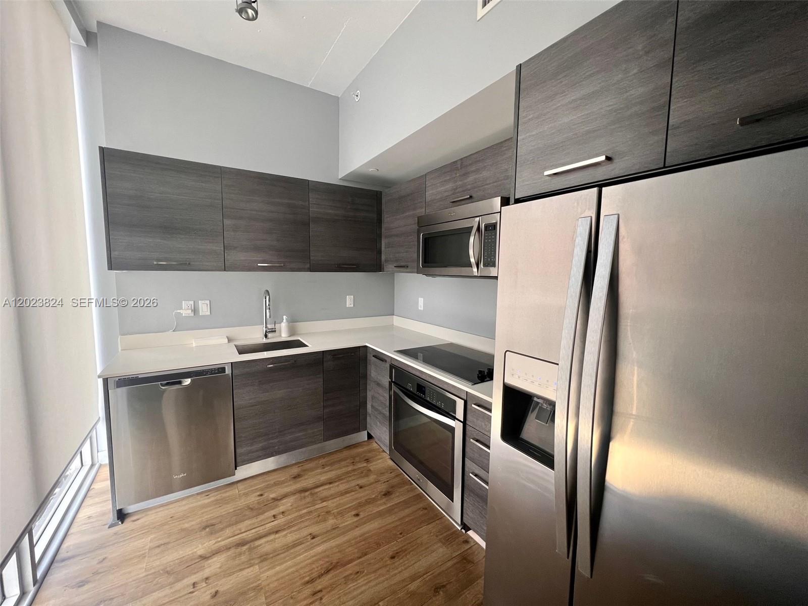 151 Southeast 1st Street, Unit 810 Miami, FL 33131 - Photo 5 of 19