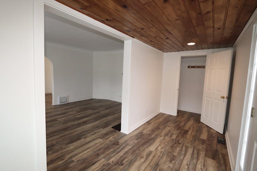 5469 East Potter Road Flint, MI 48506 - Photo 4 of 31