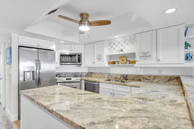 $999,000 | 1133 West Ocean Drive, Unit 4, Key Colony Beach, FL 33051