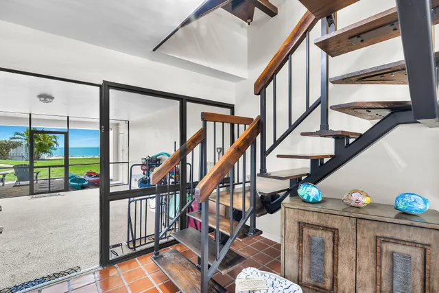 $999,000 | 1133 West Ocean Drive, Unit 4, Key Colony Beach, FL 33051