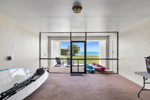 $999,000 | 1133 West Ocean Drive, Unit 4, Key Colony Beach, FL 33051