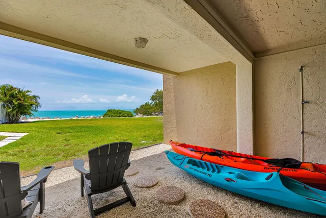 $999,000 | 1133 West Ocean Drive, Unit 4, Key Colony Beach, FL 33051