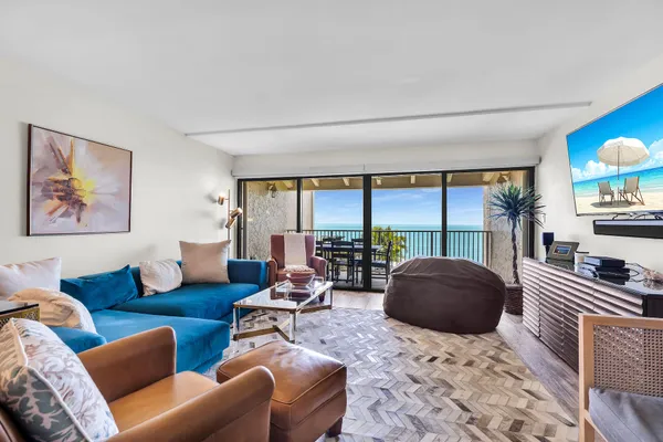 $999,000 | 1133 West Ocean Drive, Unit 4, Key Colony Beach, FL 33051
