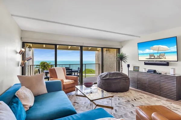 $999,000 | 1133 West Ocean Drive, Unit 4, Key Colony Beach, FL 33051