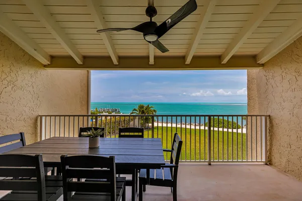 $999,000 | 1133 West Ocean Drive, Unit 4, Key Colony Beach, FL 33051