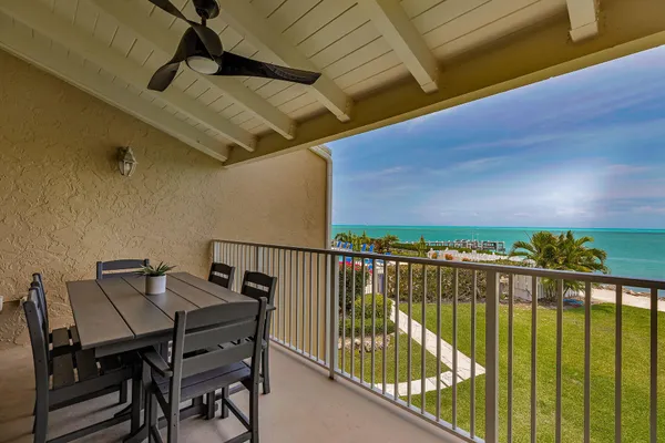 $999,000 | 1133 West Ocean Drive, Unit 4, Key Colony Beach, FL 33051