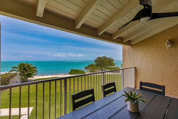 $999,000 | 1133 West Ocean Drive, Unit 4, Key Colony Beach, FL 33051