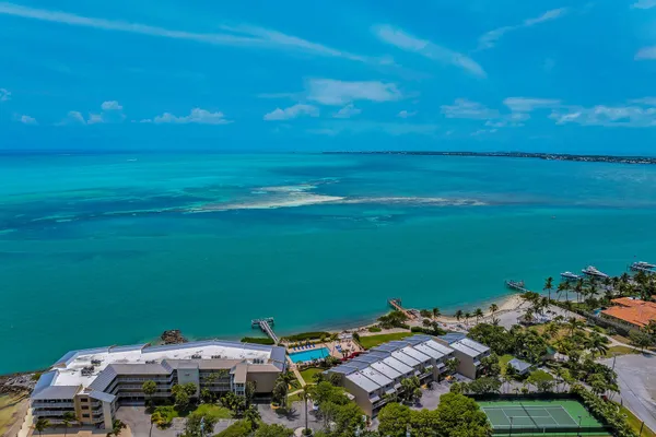 $999,000 | 1133 West Ocean Drive, Unit 4, Key Colony Beach, FL 33051