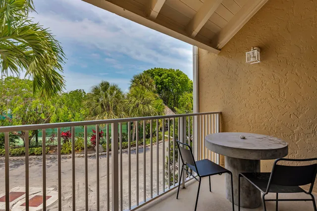 $999,000 | 1133 West Ocean Drive, Unit 4, Key Colony Beach, FL 33051