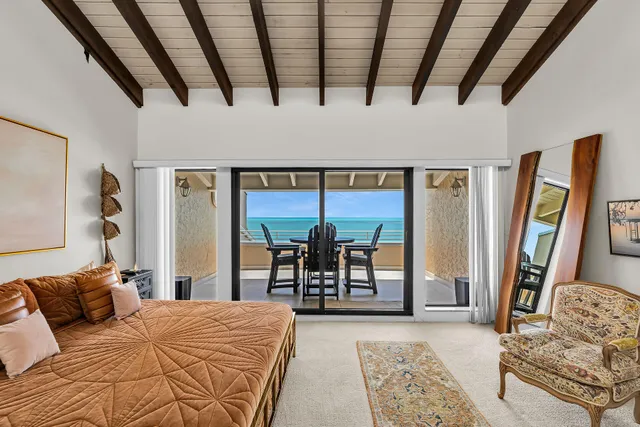 $999,000 | 1133 West Ocean Drive, Unit 4, Key Colony Beach, FL 33051