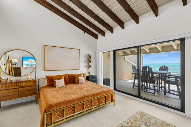 $999,000 | 1133 West Ocean Drive, Unit 4, Key Colony Beach, FL 33051