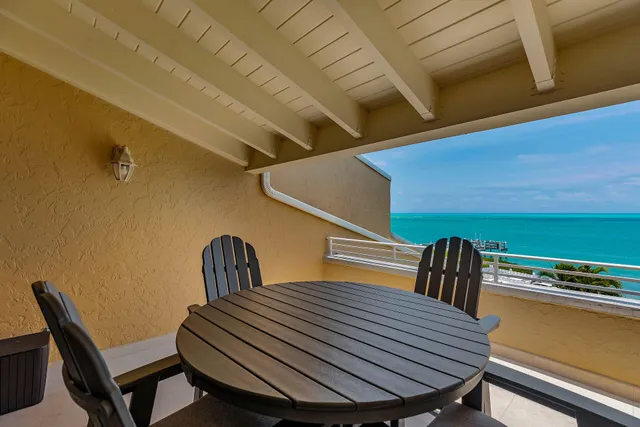 $999,000 | 1133 West Ocean Drive, Unit 4, Key Colony Beach, FL 33051
