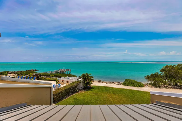 $999,000 | 1133 West Ocean Drive, Unit 4, Key Colony Beach, FL 33051