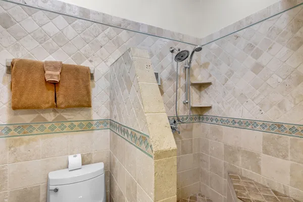 $999,000 | 1133 West Ocean Drive, Unit 4, Key Colony Beach, FL 33051