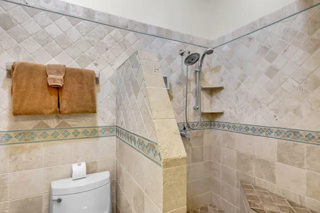 $999,000 | 1133 West Ocean Drive, Unit 4, Key Colony Beach, FL 33051