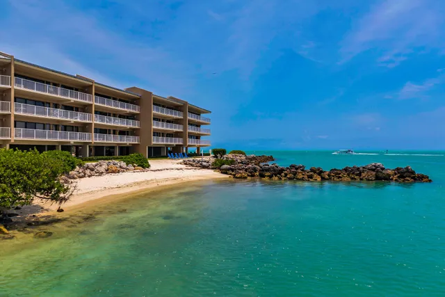 $999,000 | 1133 West Ocean Drive, Unit 4, Key Colony Beach, FL 33051