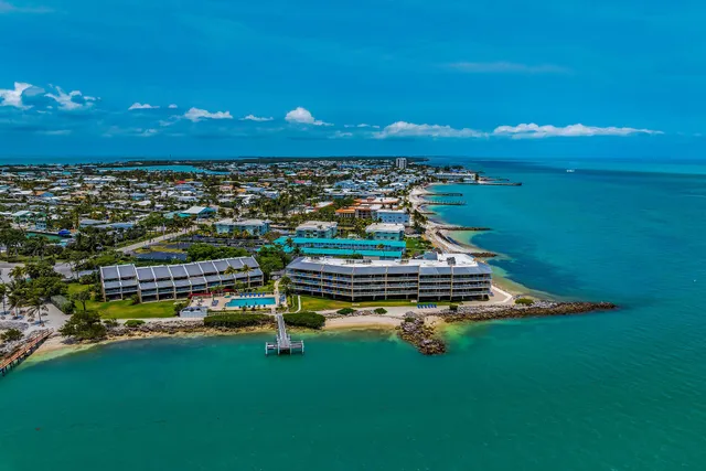 $999,000 | 1133 West Ocean Drive, Unit 4, Key Colony Beach, FL 33051