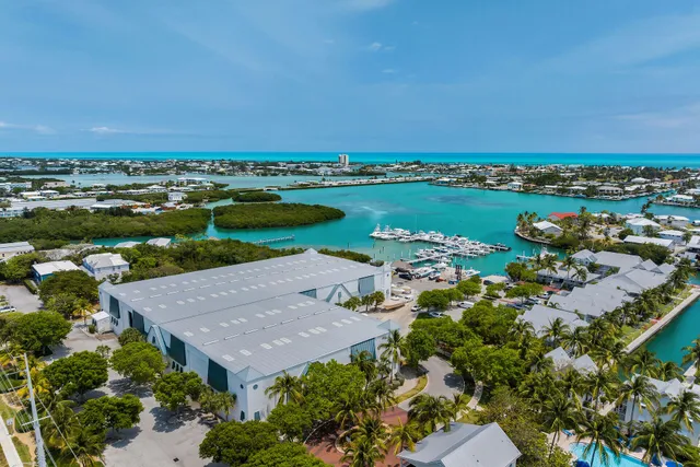 $999,000 | 1133 West Ocean Drive, Unit 4, Key Colony Beach, FL 33051