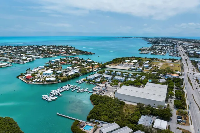 $999,000 | 1133 West Ocean Drive, Unit 4, Key Colony Beach, FL 33051