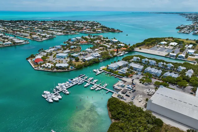 $999,000 | 1133 West Ocean Drive, Unit 4, Key Colony Beach, FL 33051