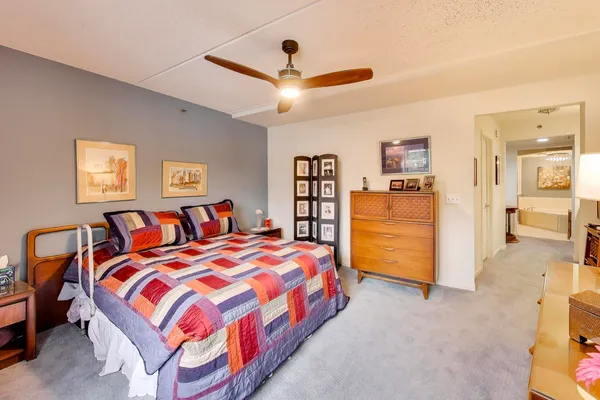 $369,800 | 710 Creekside Drive, Unit 104A, Mount Prospect, IL 60056
