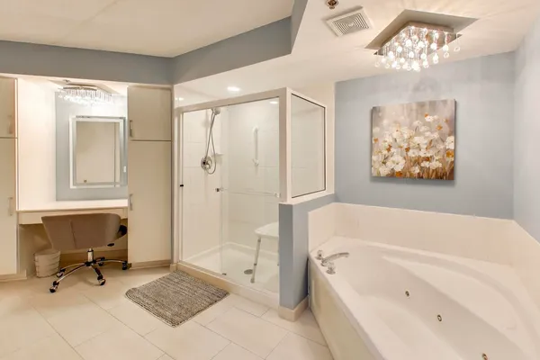 $369,800 | 710 Creekside Drive, Unit 104A, Mount Prospect, IL 60056