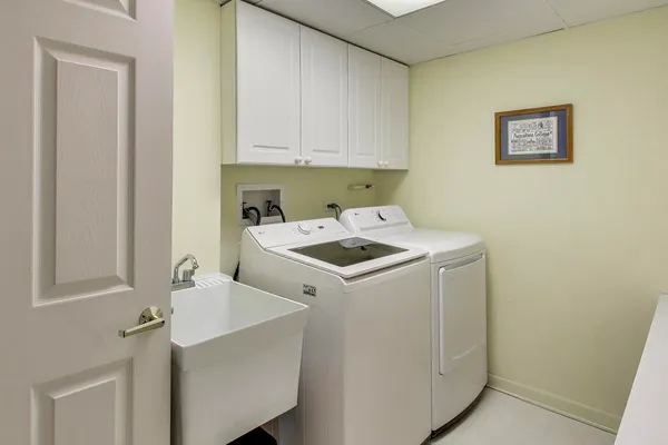$369,800 | 710 Creekside Drive, Unit 104A, Mount Prospect, IL 60056