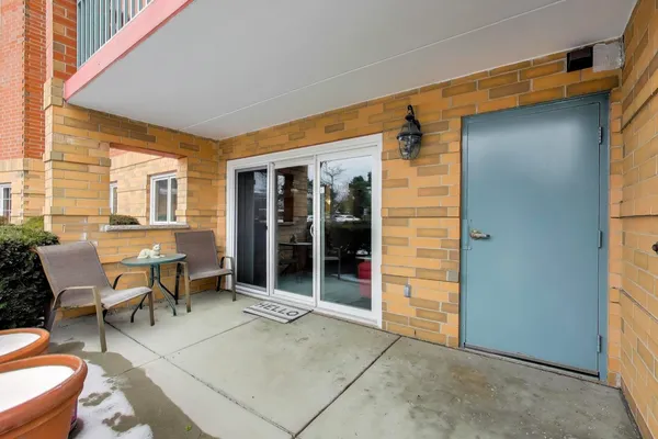 $369,800 | 710 Creekside Drive, Unit 104A, Mount Prospect, IL 60056