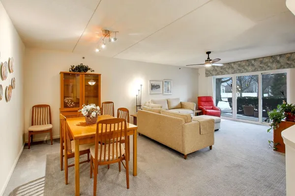 $369,800 | 710 Creekside Drive, Unit 104A, Mount Prospect, IL 60056