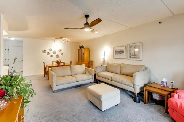 $369,800 | 710 Creekside Drive, Unit 104A, Mount Prospect, IL 60056