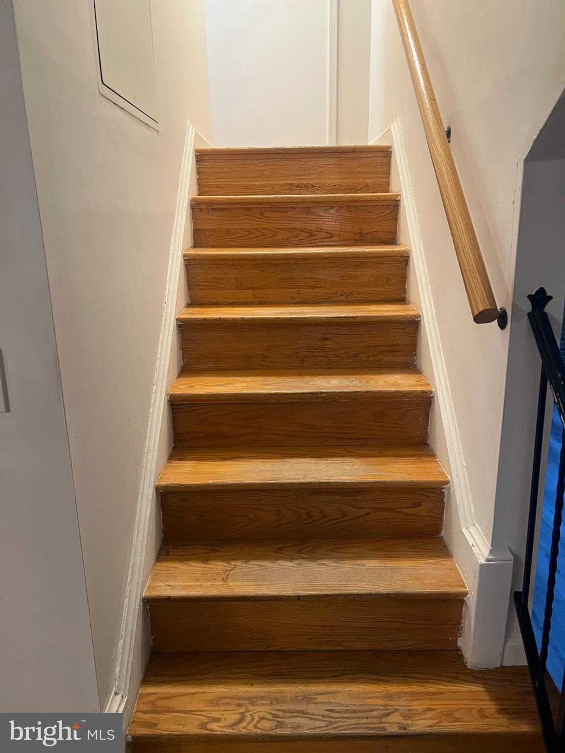 215 Summit Hall Road Gaithersburg, MD 20877 - Photo 8 of 20 a view of entryway