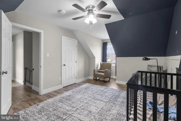 a view of an entryway with a workspace