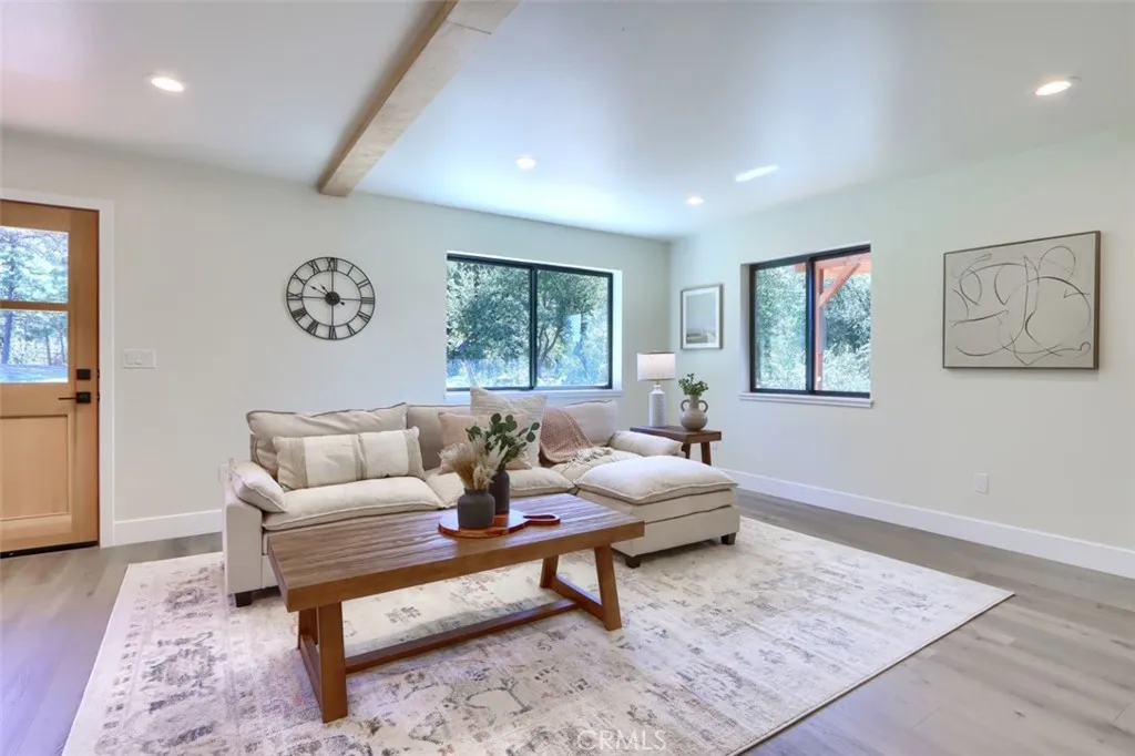 3181 Triangle Park Road Mariposa, CA 95338 - Photo 17 of 44 Living room