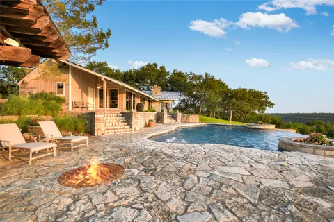 a view of a house with backyard and sitting area